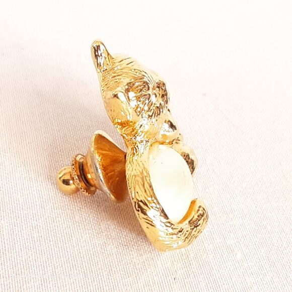 Avon Resting Cat Pin With Pearly Cabochon Belly - Picture 2 of 8